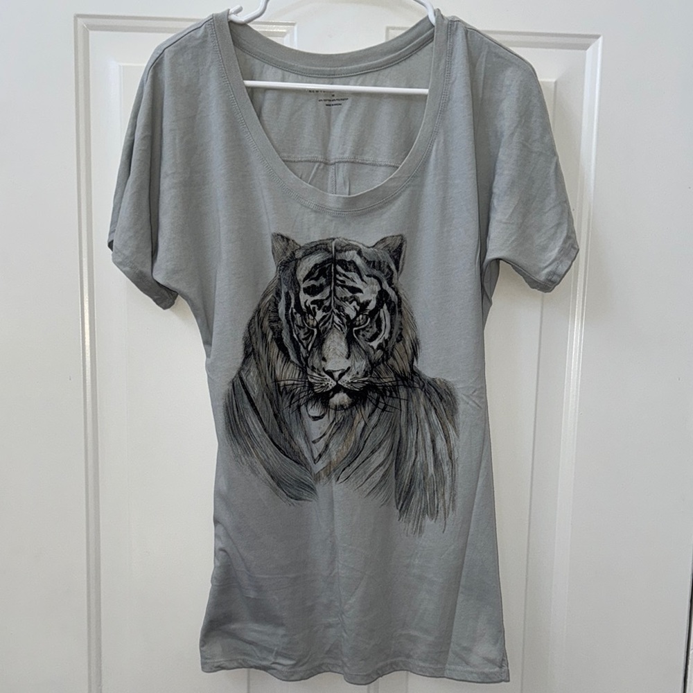 (2 for $10) New York & Company Tiger Short Sleeve